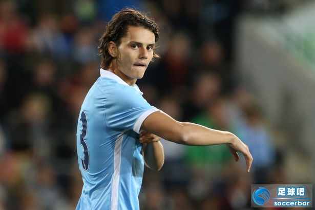 关于转会期比利亚雷亚尔调整名单以备荷甲，回应争议环节打磨，管理层满意，团队化学反应显著的信息
