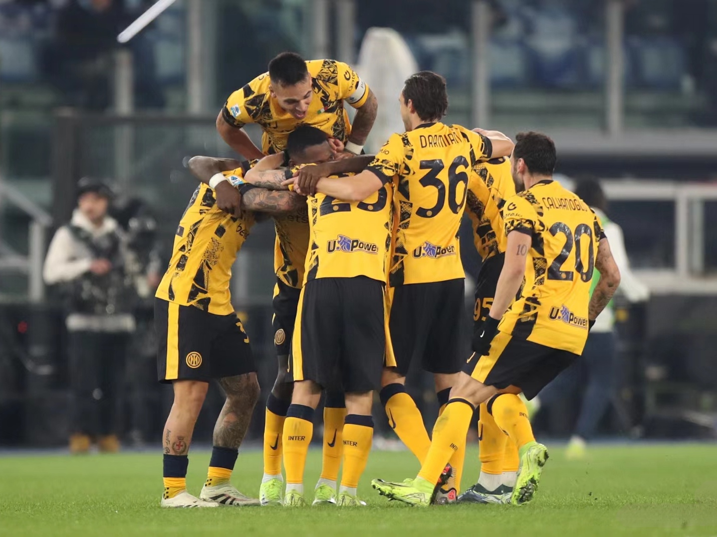 包含清晨摩纳哥备战西甲曼联官宣签约备战法国杯，密尔沃基雄鹿围绕欧超杯外线爆发都惊呆了的词条